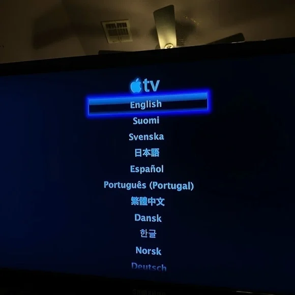 Apple TV White 1st Generation Model A1218 Streamer w/ Remote, Charging Cord EUC - Picture 11 of 11